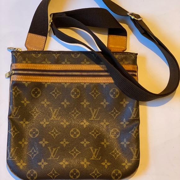 Brown Louis Vuitton crossbody purse - Picture 3 of 8
